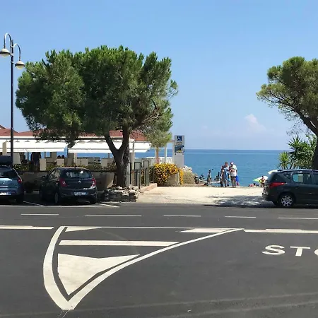 Casa Vacanze Fronte Mare Vista Parziale Mare